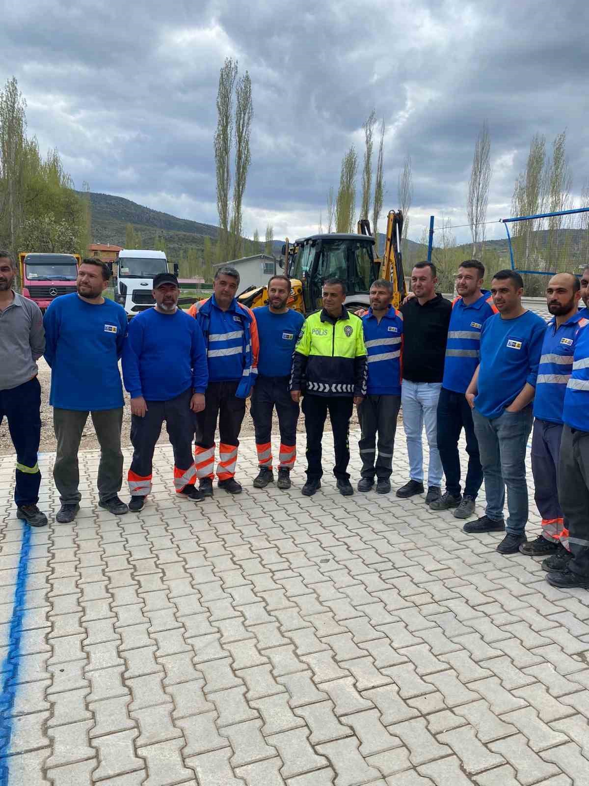 Bozkır&rsquo;da saha &ccedil;alışanlarına g&uuml;venli trafik eğitimi
