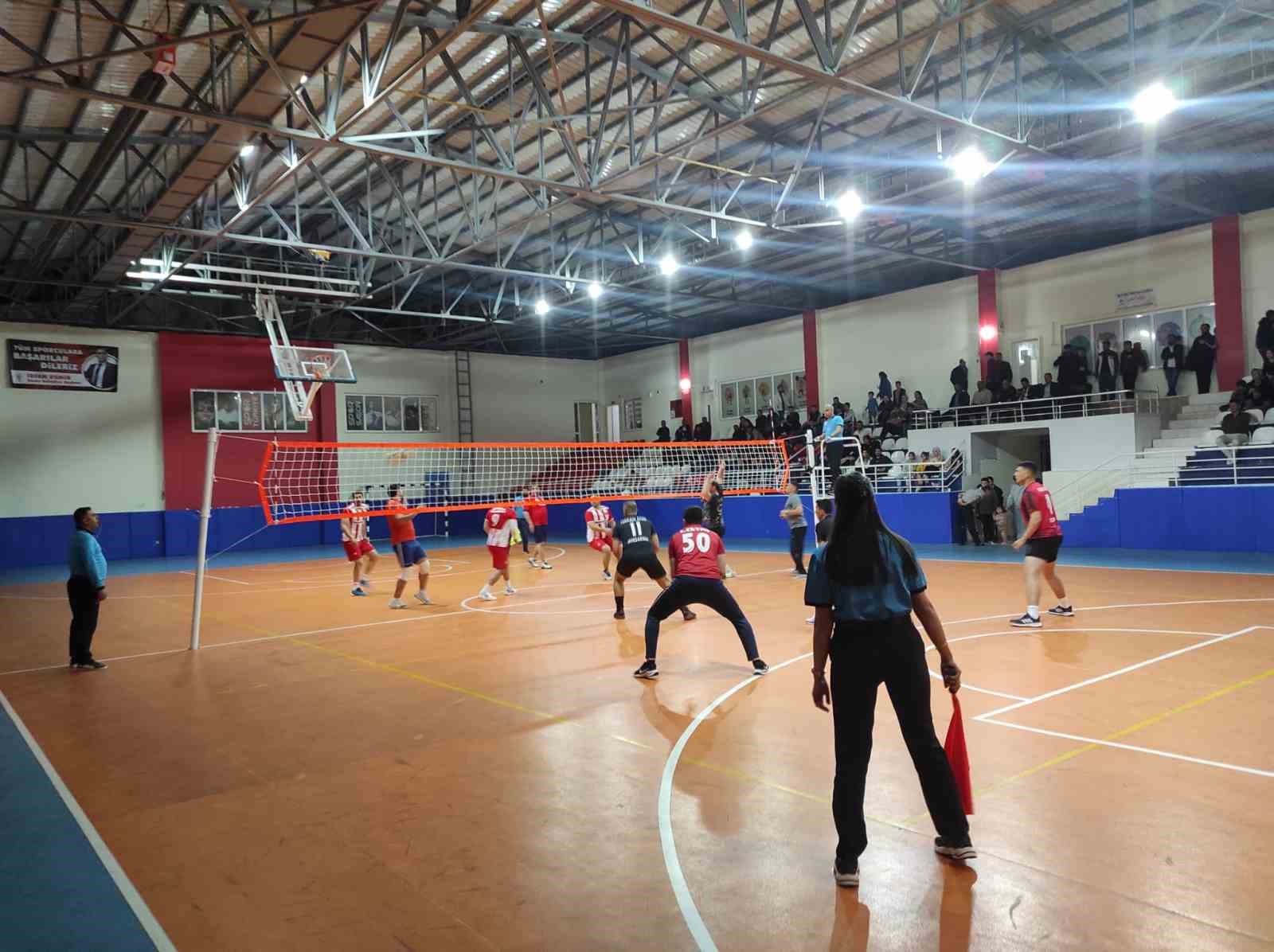 Sason&rsquo;da yoğun ilgi g&ouml;ren voleybol halk turnuvası final ma&ccedil;ıyla sona erdi
