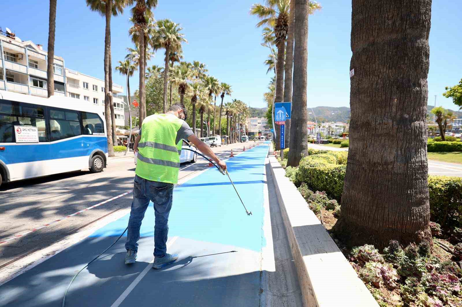Marmaris&rsquo;te bisiklet yolları bakımdan ge&ccedil;iyor
