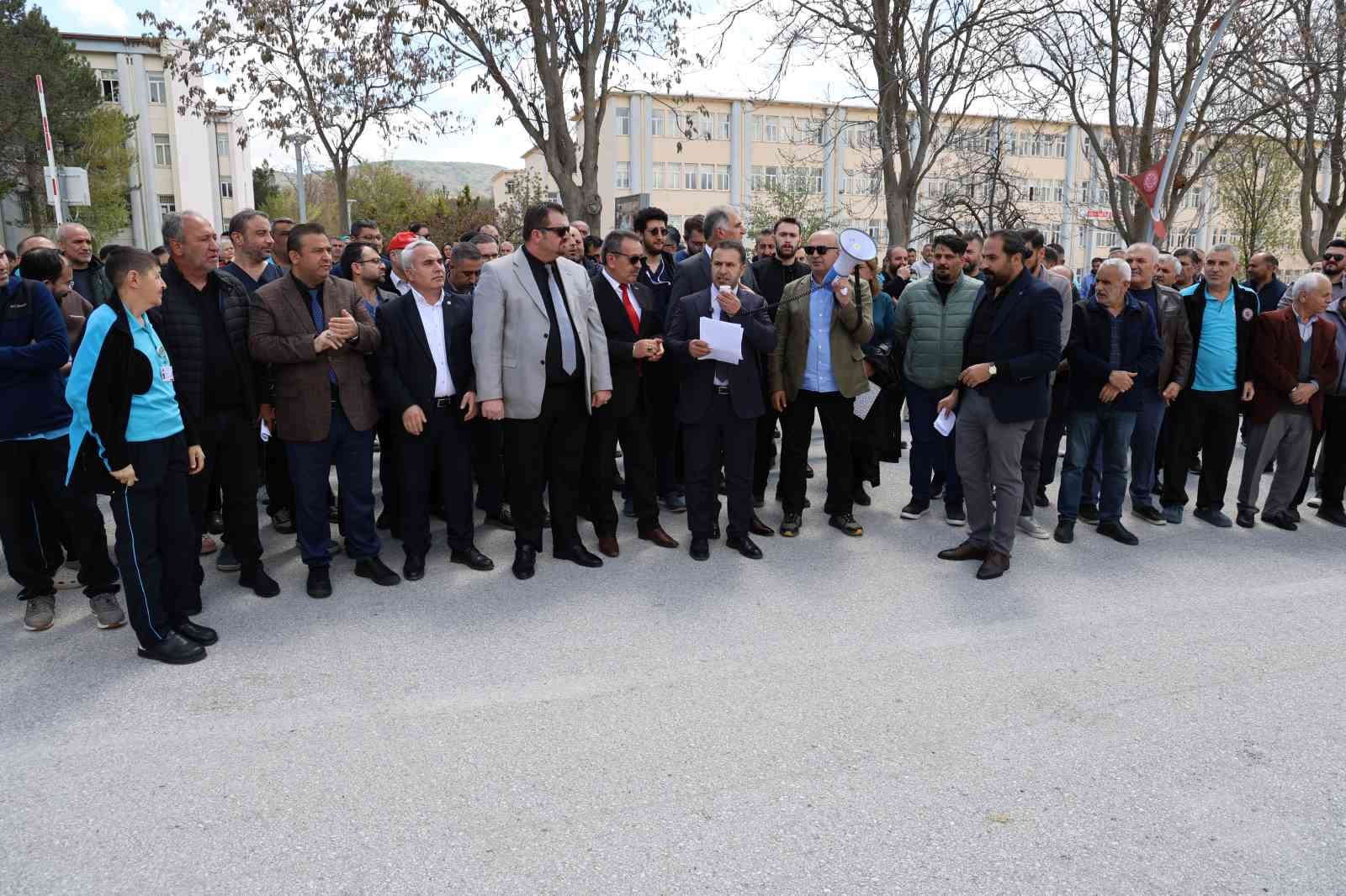 SC&Uuml; &ccedil;alışanları, bankaların promosyon tutumunu protesto etti
