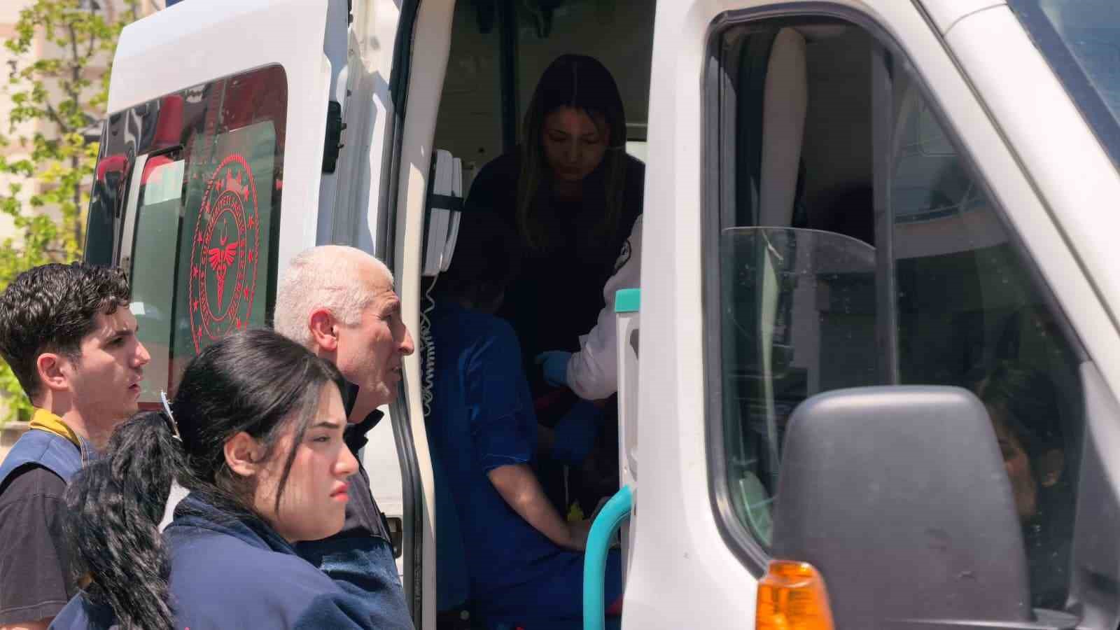 Sa&ccedil; kurutma makinesi evi yaktı: 2 kişi hastanelik oldu
