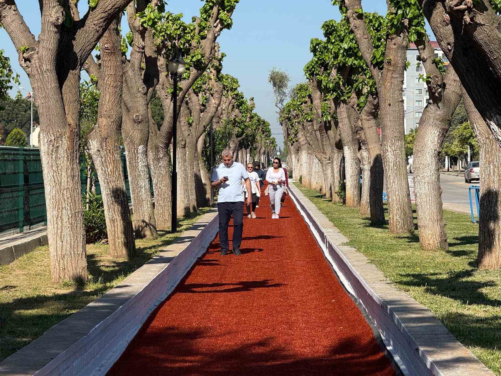 B&uuml;y&uuml;kşehir ekipleri G&ouml;ztepeli Atalay Koşu Yolu yeniledi
