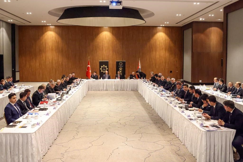 &Ccedil;anakkale&rsquo;de Bakan Yardımcısı &Ccedil;elik&rsquo;in katılımıyla narkotik su&ccedil;larla m&uuml;cadele değerlendirmesi yapıldı
