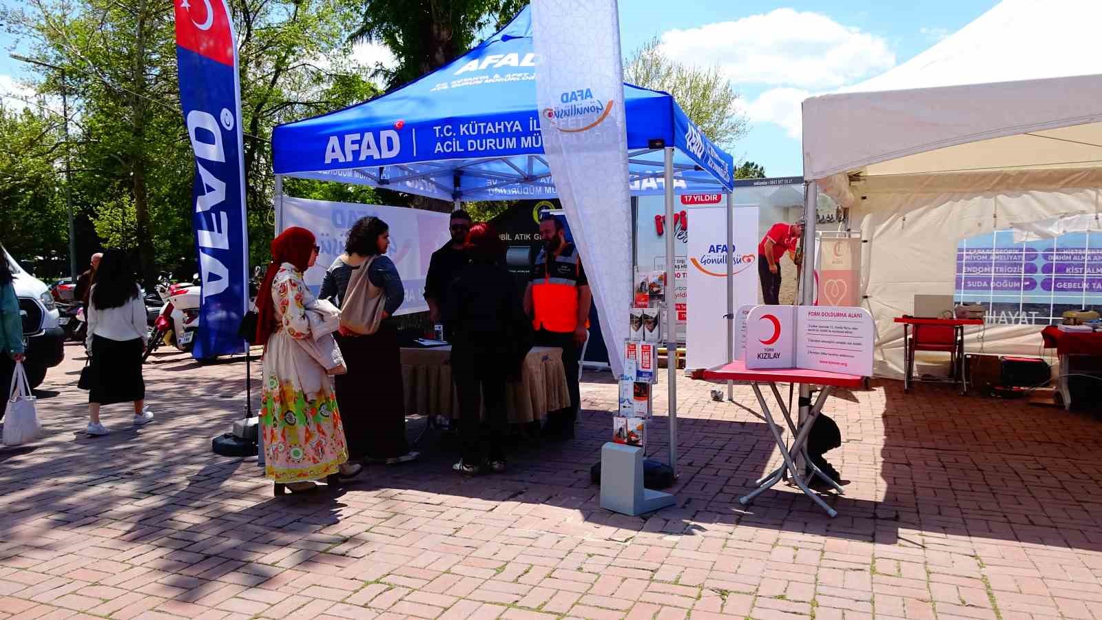Kızılay ve Afad g&ouml;n&uuml;ll&uuml;lerinden kan bağışı seferberliği
