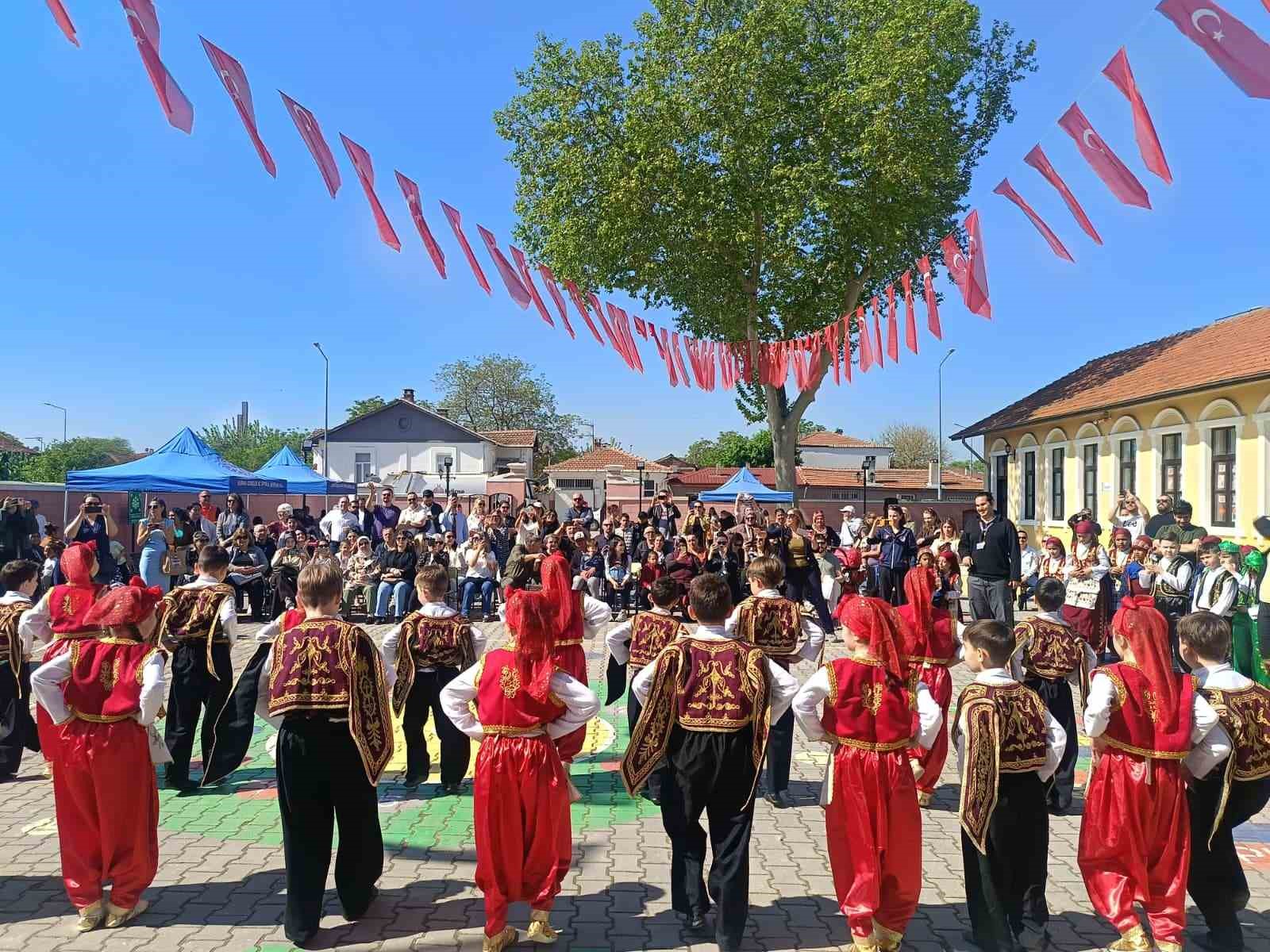 Edirne&rsquo;de minik &ouml;ğrencilerin g&ouml;sterileri hayran bıraktı
