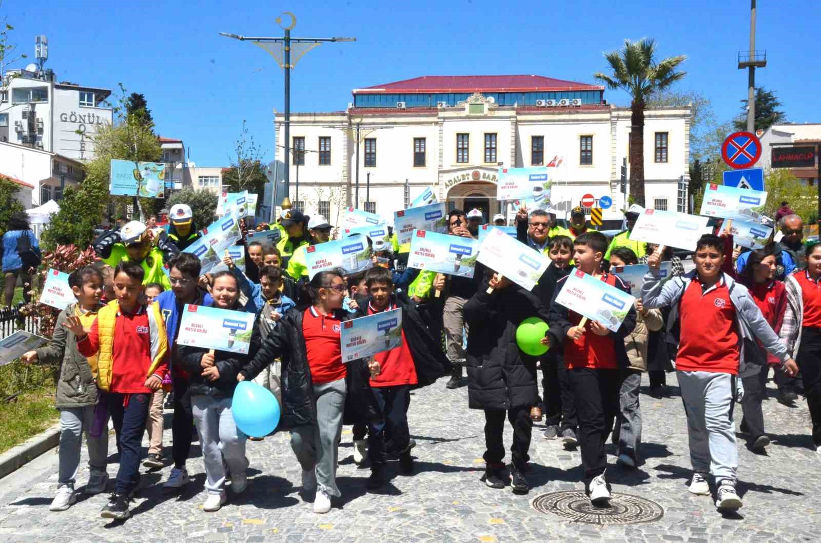 Sinop&rsquo;ta Trafik Haftası&rsquo;nda farkındalık y&uuml;r&uuml;y&uuml;ş&uuml;
