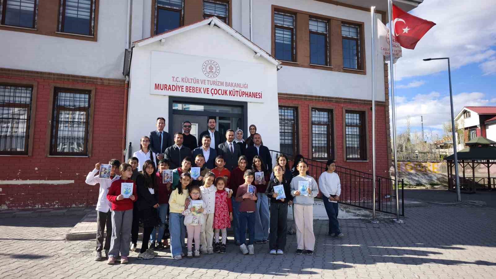 Muradiye&rsquo;nin minik yazarları ilk imzalarını attı
