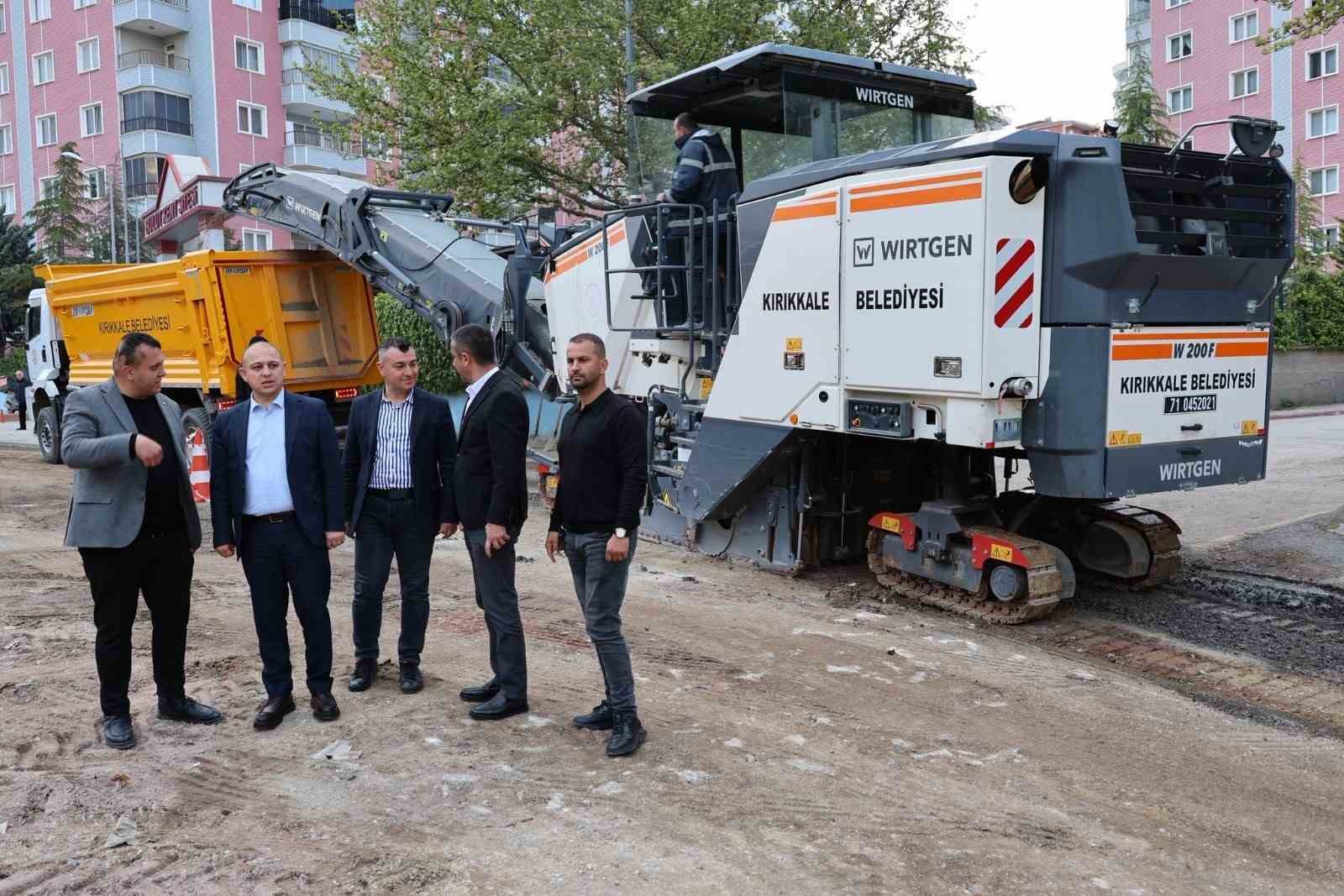 Kırıkkale&rsquo;de kilit parke ve asfalt &ccedil;alışmaları s&uuml;r&uuml;yor
