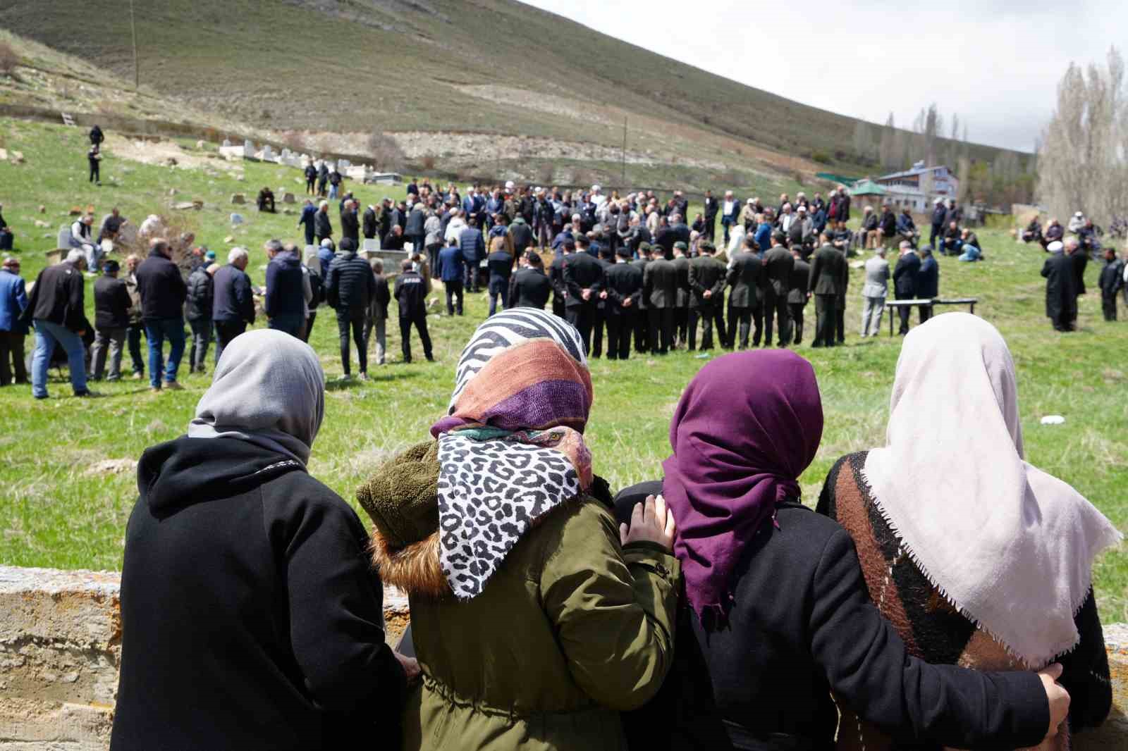 Kızından Kıbrıs gazisi babasına veda: "Babamla gurur duyuyorum"
