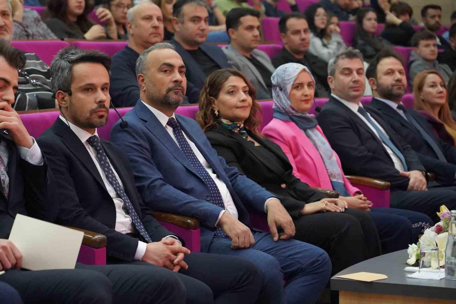 BAR&Uuml;&rsquo;de dijital &ccedil;ağda dezenformasyonla m&uuml;cadele anlatıldı
