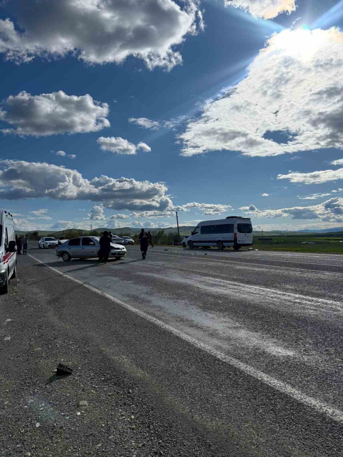 Elazığ&rsquo;da trafik kazası: 3 yaralı

