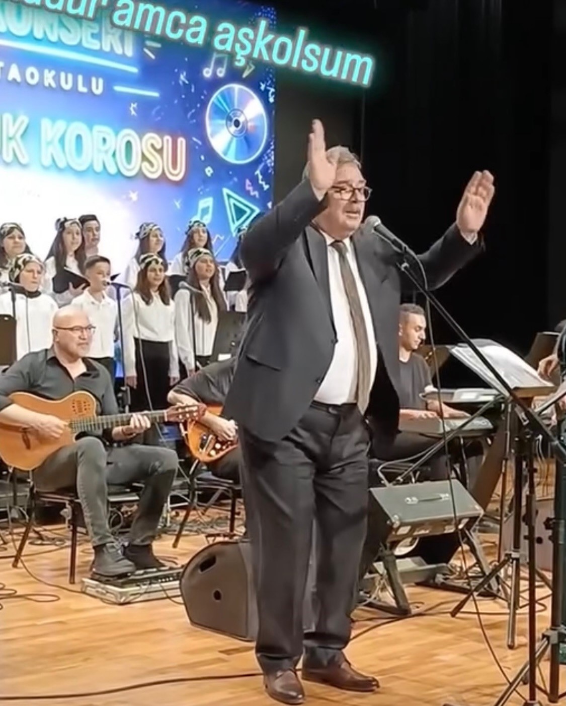 Barış Man&ccedil;o&rsquo;ya benzeyen sesiyle sosyal medyayı sallayan okul m&uuml;d&uuml;r&uuml; o anları anlattı
