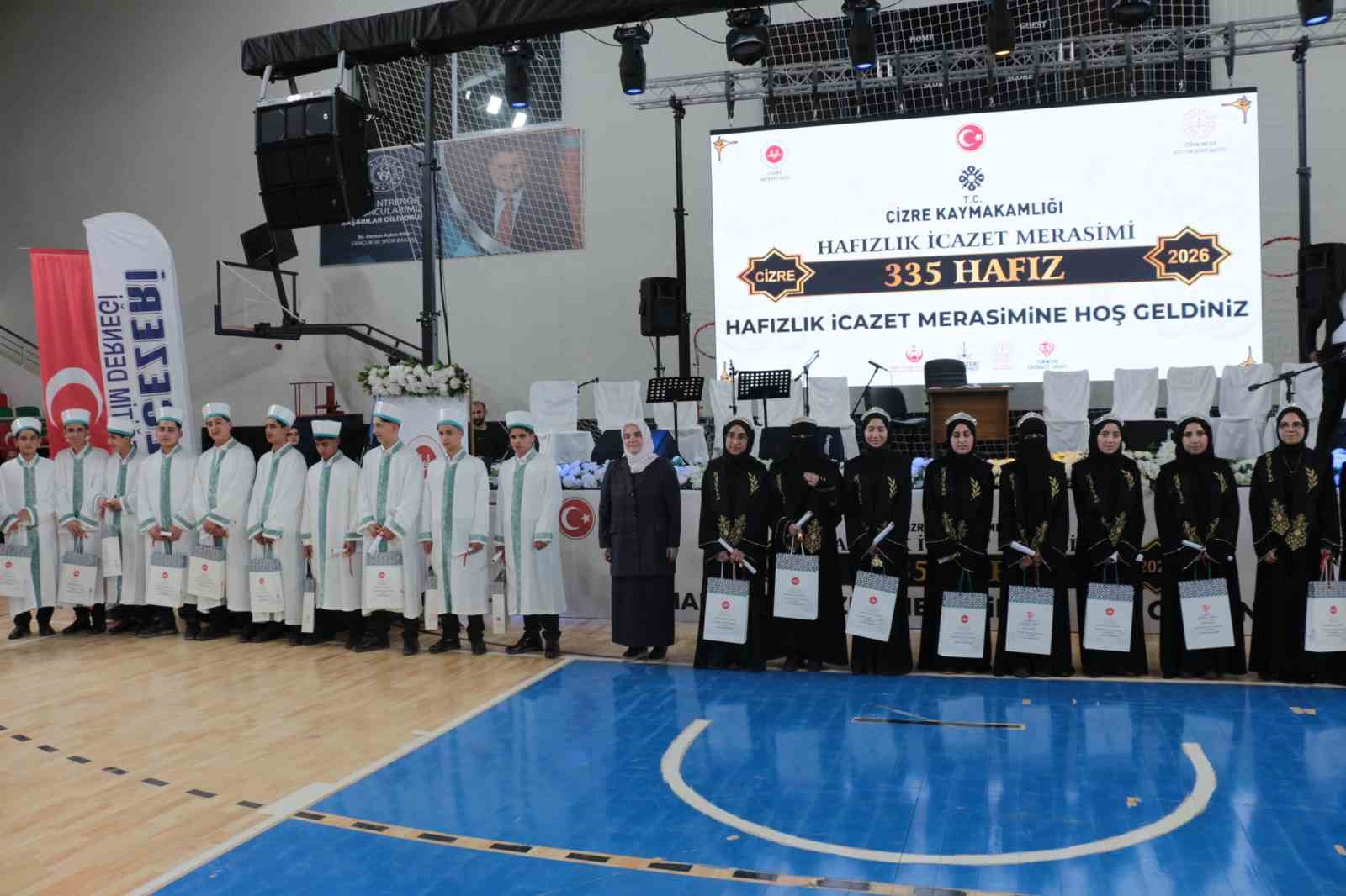 Cizre&rsquo;de 335 hafız diplomalarını aldı
