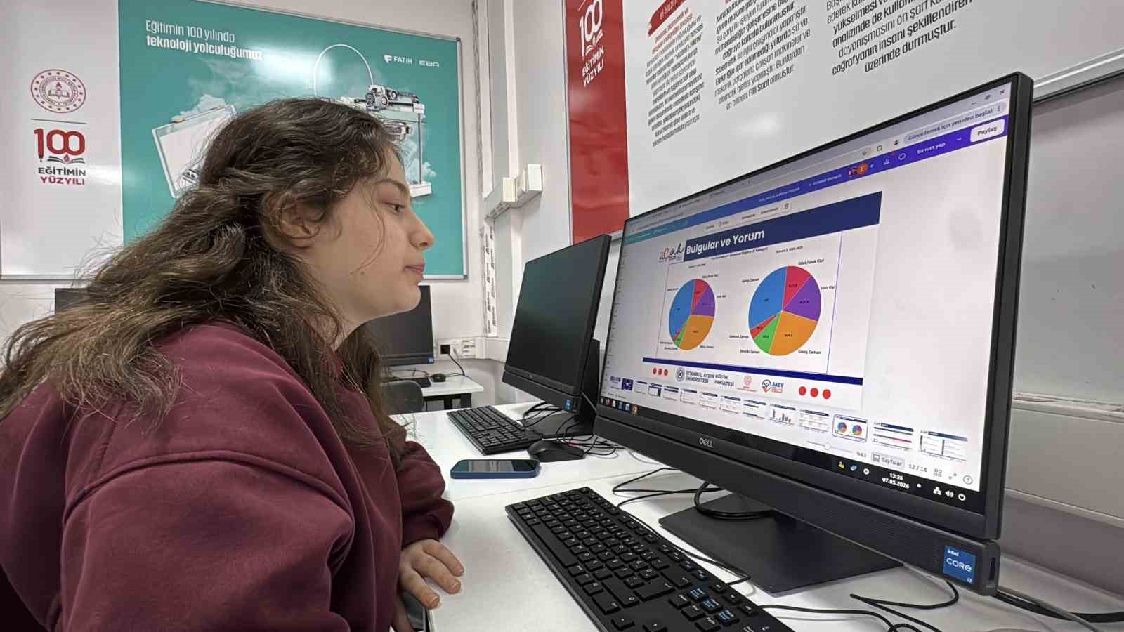 Karab&uuml;kl&uuml; lise &ouml;ğrencilerinden T&uuml;rk&ccedil;e pop m&uuml;ziğe dilbilimsel analiz
