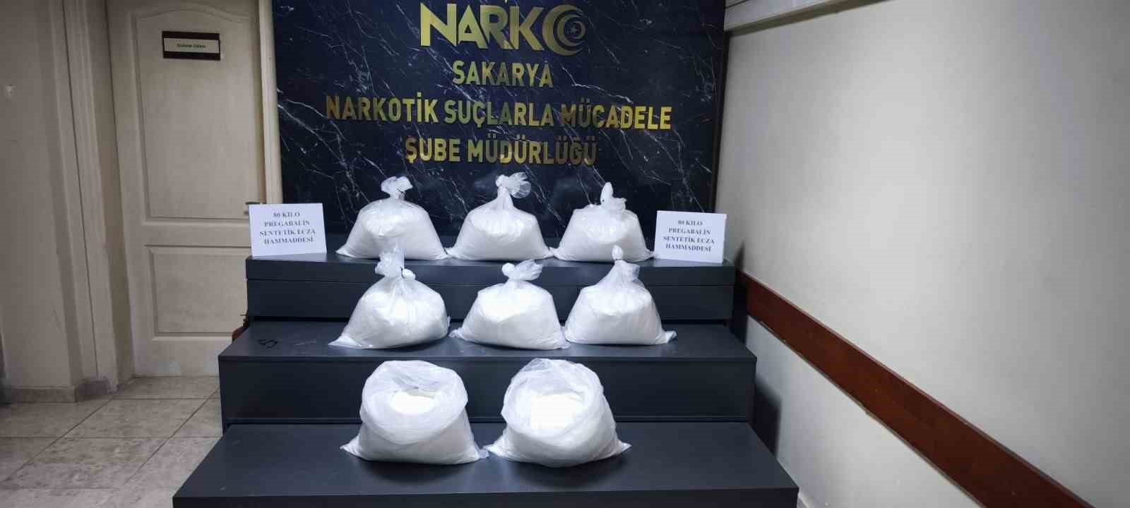 Torbalarca uyuşturucu madde taşıyan ara&ccedil;lar yakalandı: 3 tutuklama
