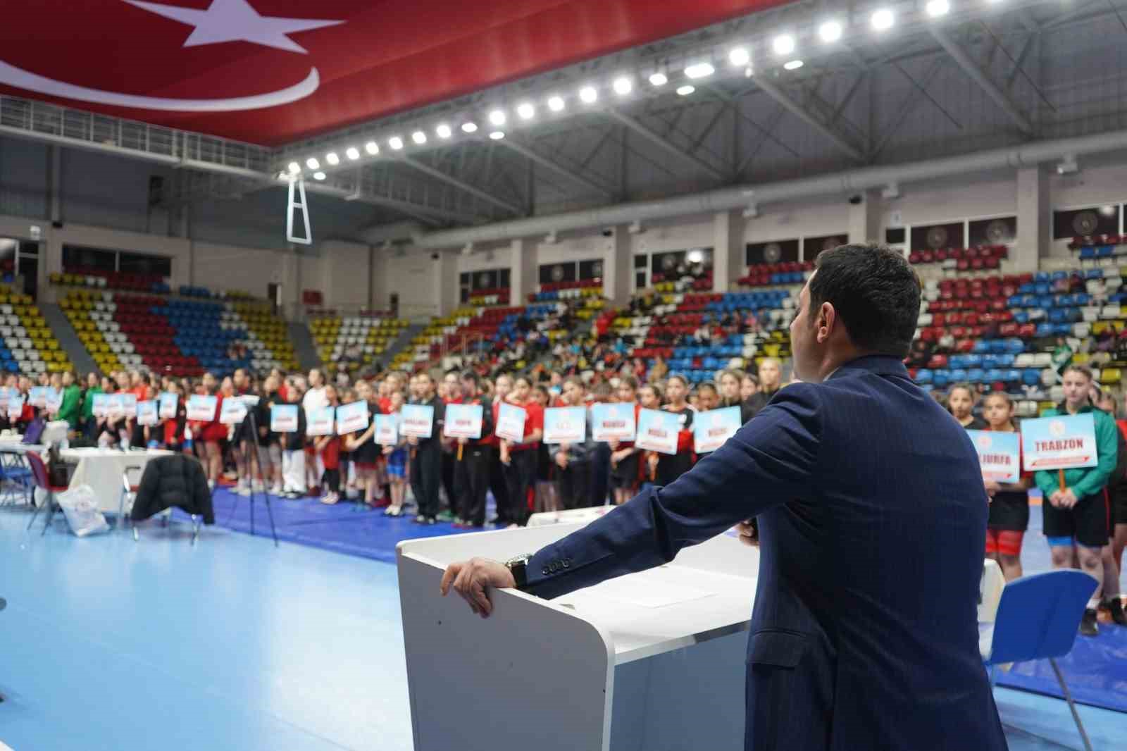 Bolu&rsquo;da 40 ilden 500 sporcunun katıldığı Okul Sporları Yıldızlar G&uuml;reş T&uuml;rkiye Şampiyonası başladı
