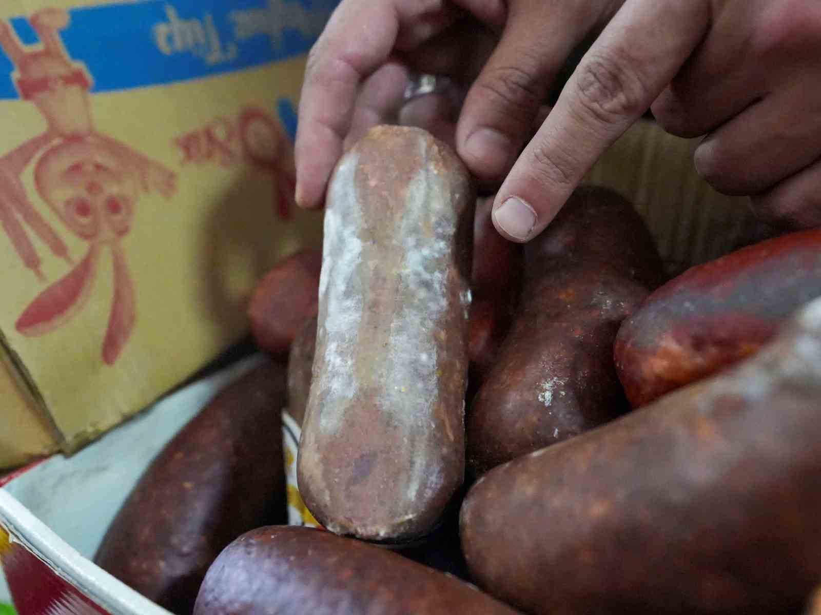 Tarsus&rsquo;ta 6 bin 167 sağlıksız &uuml;r&uuml;ne el konuldu
