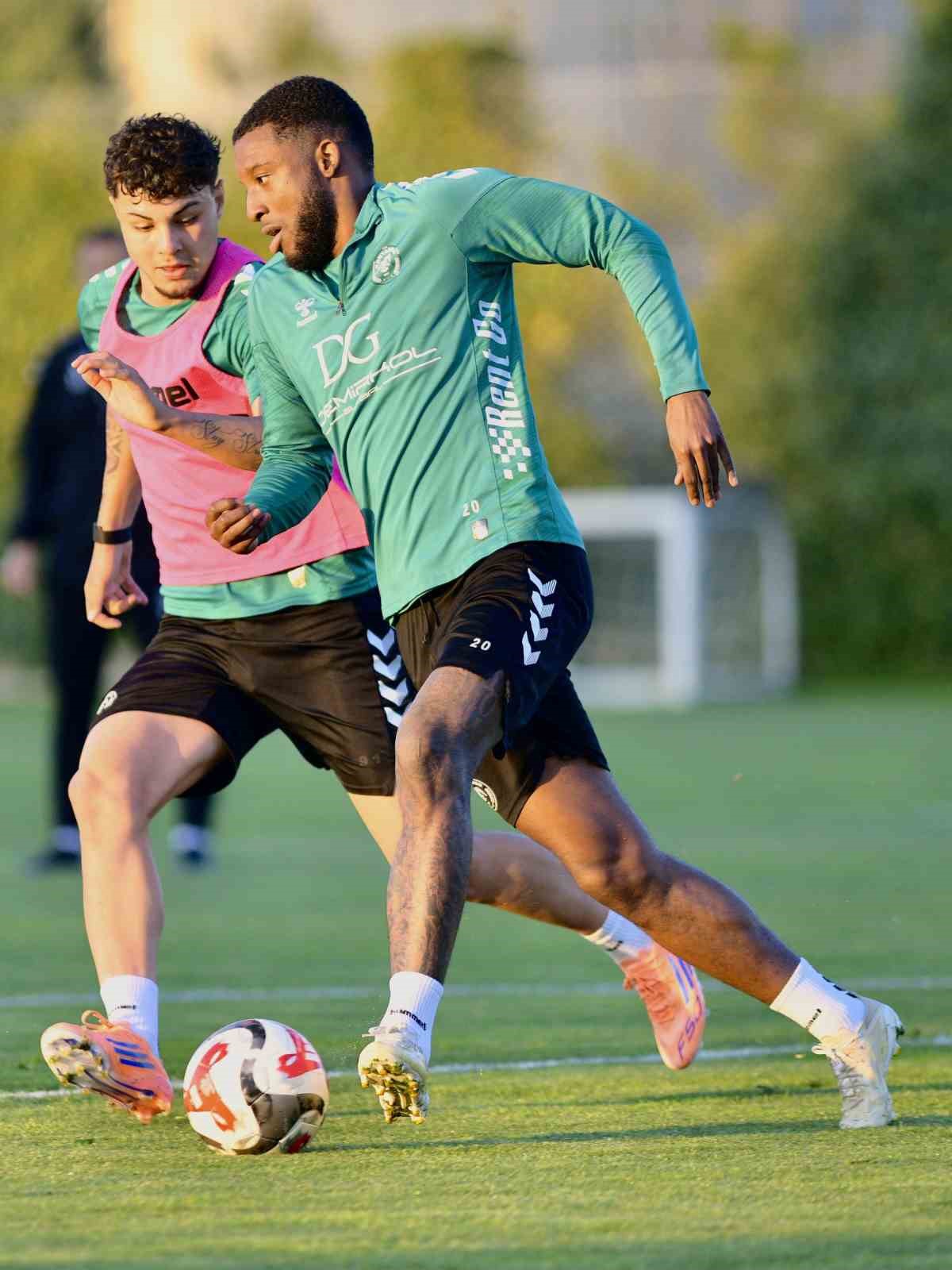 Konyaspor, Fenerbah&ccedil;e ma&ccedil;ının hazırlıklarına başladı
