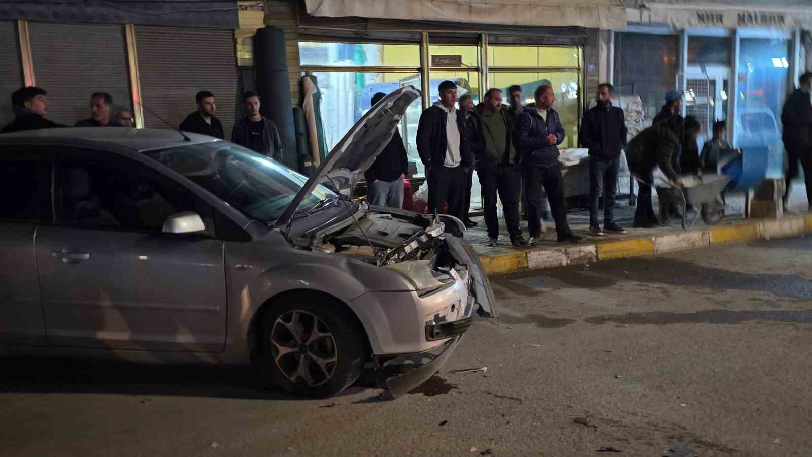 Muradiye&rsquo;de 3 ara&ccedil; &ccedil;arpıştı
