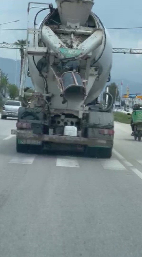 Yola beton d&ouml;ke d&ouml;ke ilerleyen beton mikserine ceza
