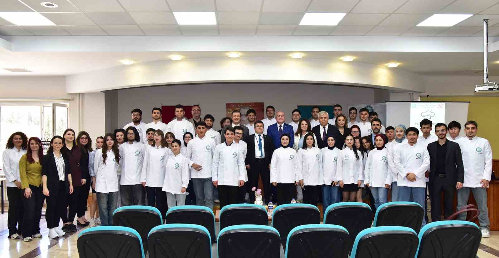 Balıkesir&rsquo;de geleceğin şefleri ceketlerini giydi
