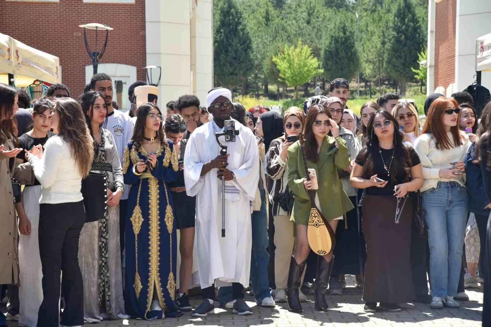 BŞE&Uuml;&rsquo;de k&uuml;lt&uuml;r şenliği coşkusu yaşandı

