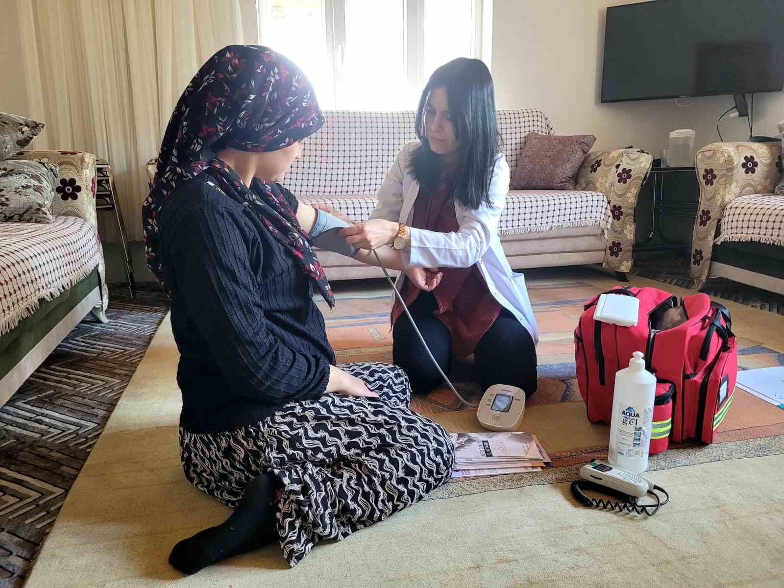 Niğde&rsquo;de &rsquo;Her Gebeye Bir Ebe&rsquo; projesiyle riskli gebelikler yakından izleniyor
