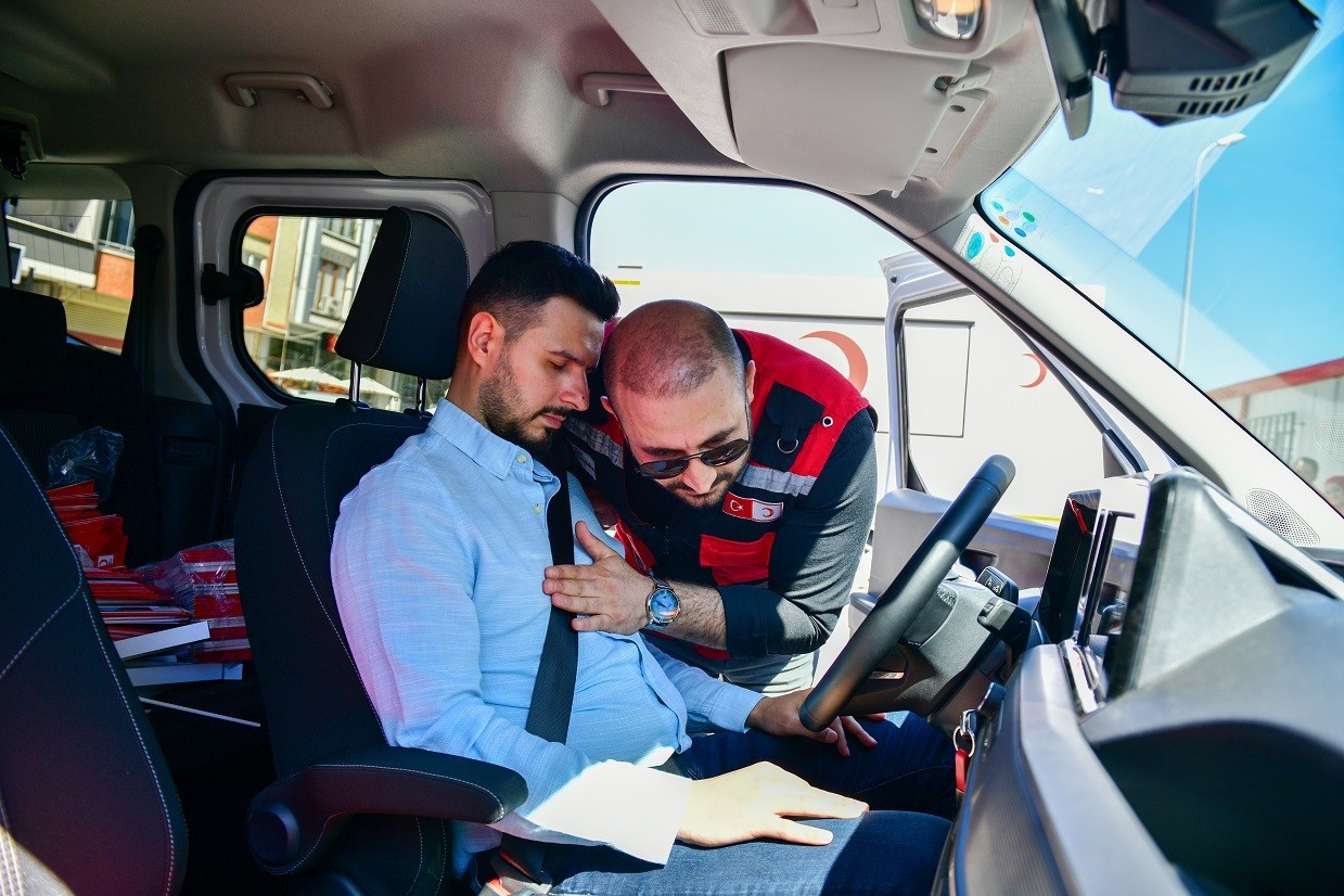 Esenyurt&rsquo;ta s&uuml;r&uuml;c&uuml;lere &rsquo;İlk Yardım ve Trafik Bilinci&rsquo; eğitimi verildi
