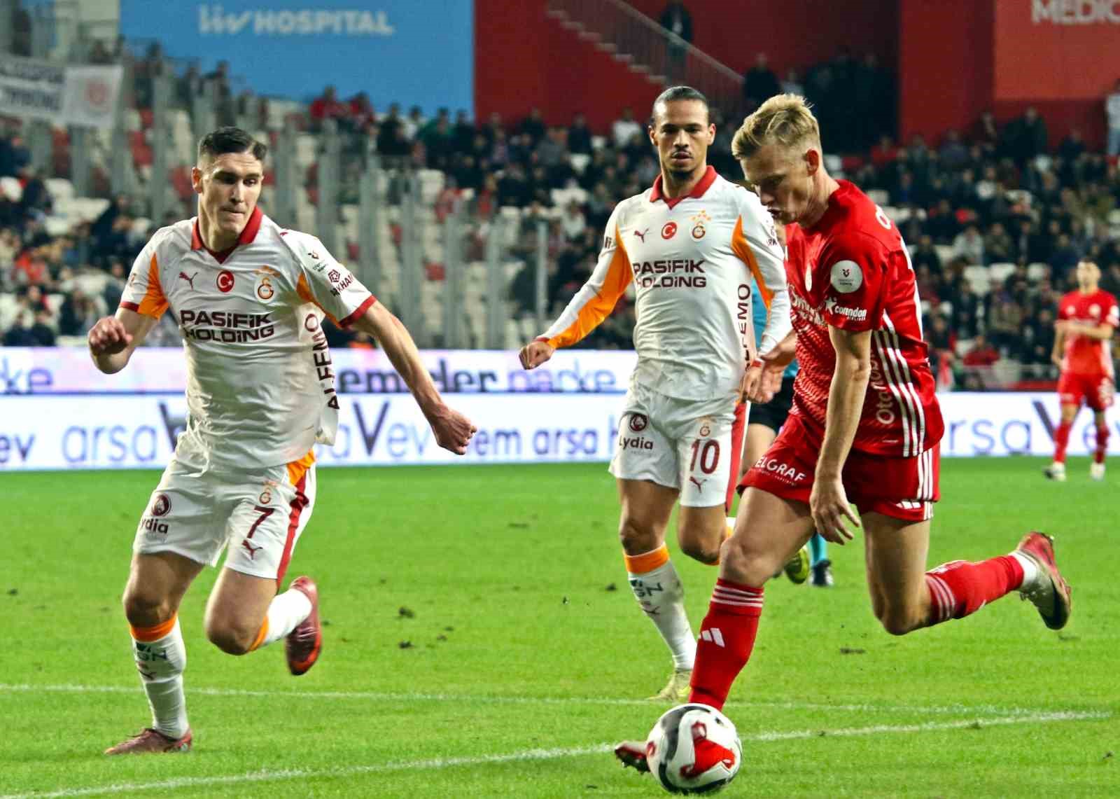 Galatasaray taraftarı önünde şampiyonluğunu ilan etmek istiyor
