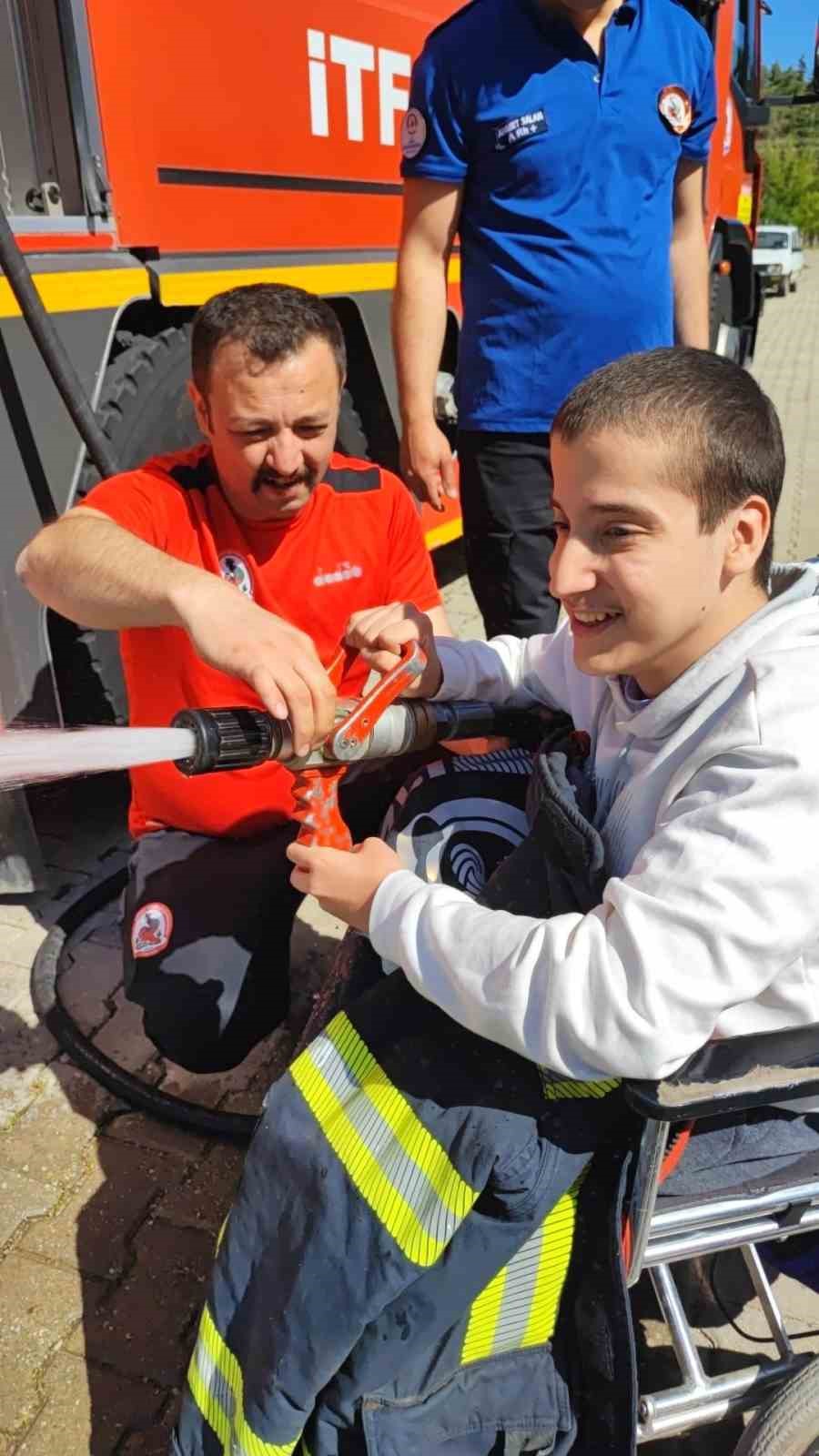 Kanatsız Melekler&rsquo;den &ouml;zel bireylere ve ailelerine moral dolu bahar kutlaması
