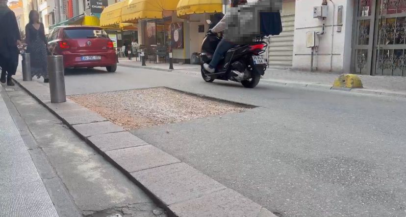 Kapatılmayan altyapı &ccedil;ukuru s&uuml;r&uuml;c&uuml;leri mağdur ediyor
