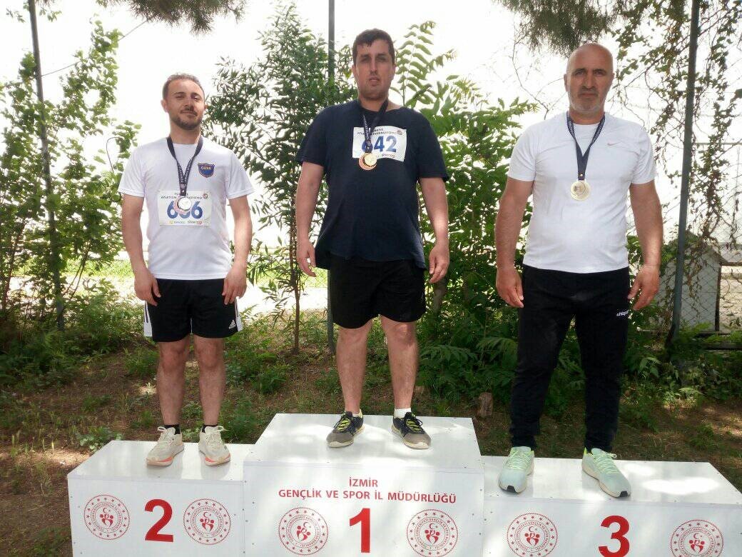 Balıkesirli vetaran sporcu &ouml;ğretmen 4 dalda şampiyon oldu
