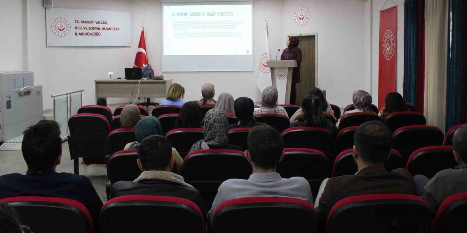 Bayburt’ta meslek elemanlarına ‘Özel Çocuklarla Çalışma’ eğitimi verildi