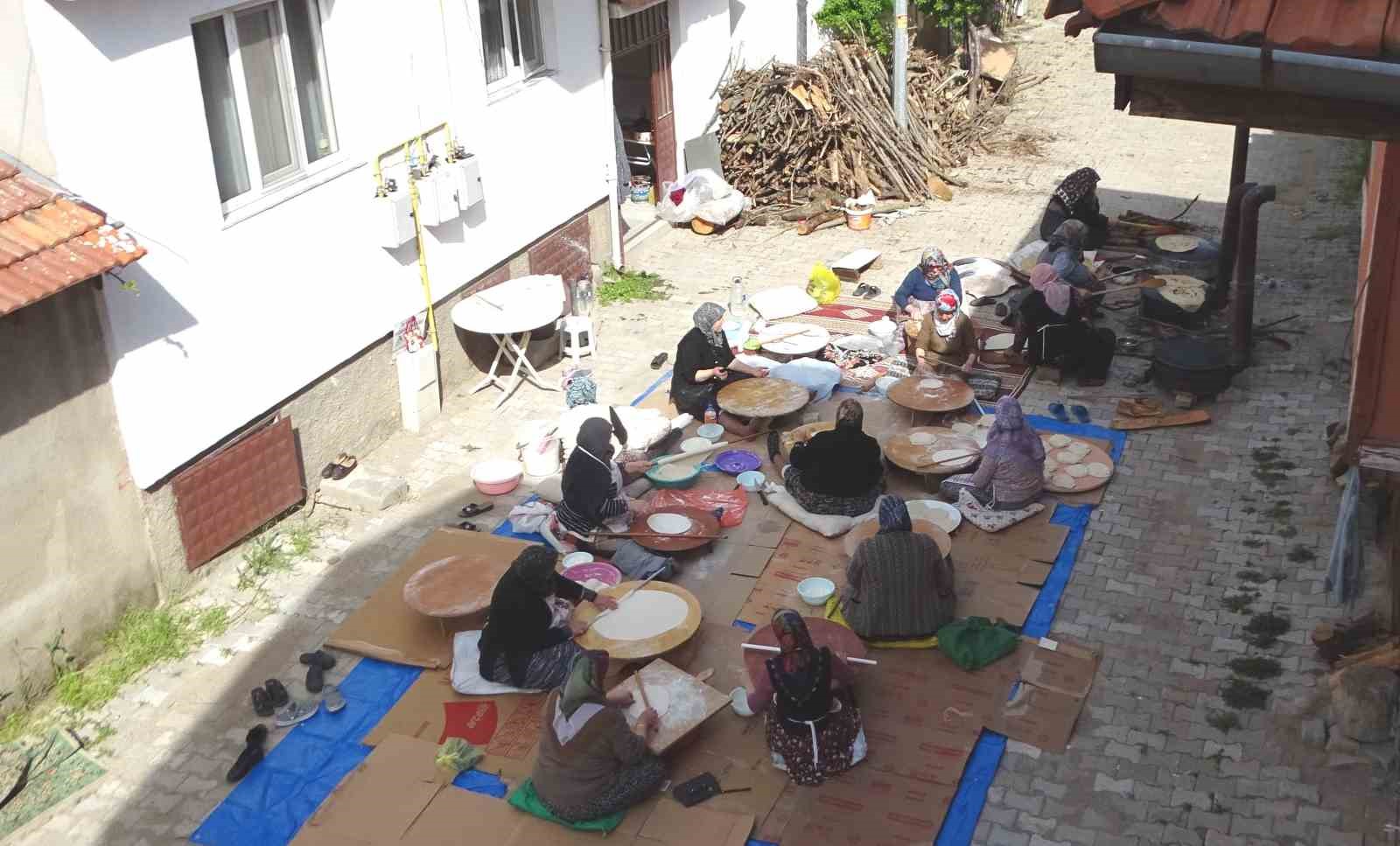 Hisarcık Cumhuriyet mahallesi kadınlarından g&ouml;zleme hayrı
