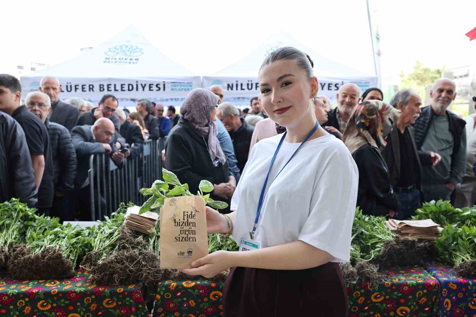 Bursa&rsquo;da &uuml;cretsiz fide izdihamı
