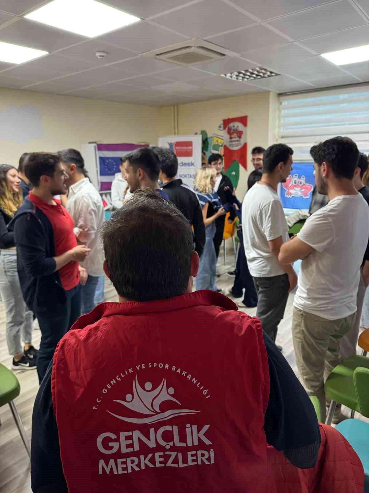 Menteşe&rsquo;de k&uuml;lt&uuml;r k&ouml;pr&uuml;s&uuml;: Gen&ccedil;ler İngilizceyi yaşayarak &ouml;ğreniyor
