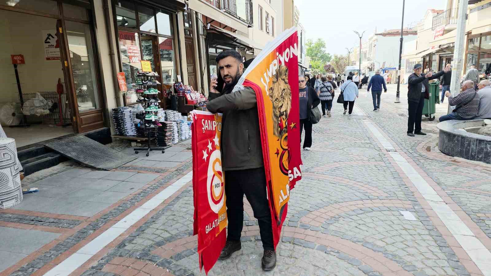 Edirne&rsquo;de Sara&ccedil;lar Caddesi&rsquo;nde S&uuml;per Lig heyecanı sokaklara taşındı
