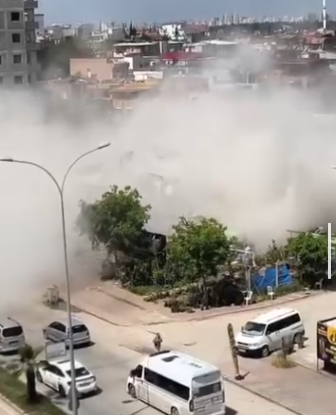 Kontrols&uuml;z yıkımda yeni gelişme: 1 kişi tutuklandı, 3 ş&uuml;pheliye adli kontrol verildi
