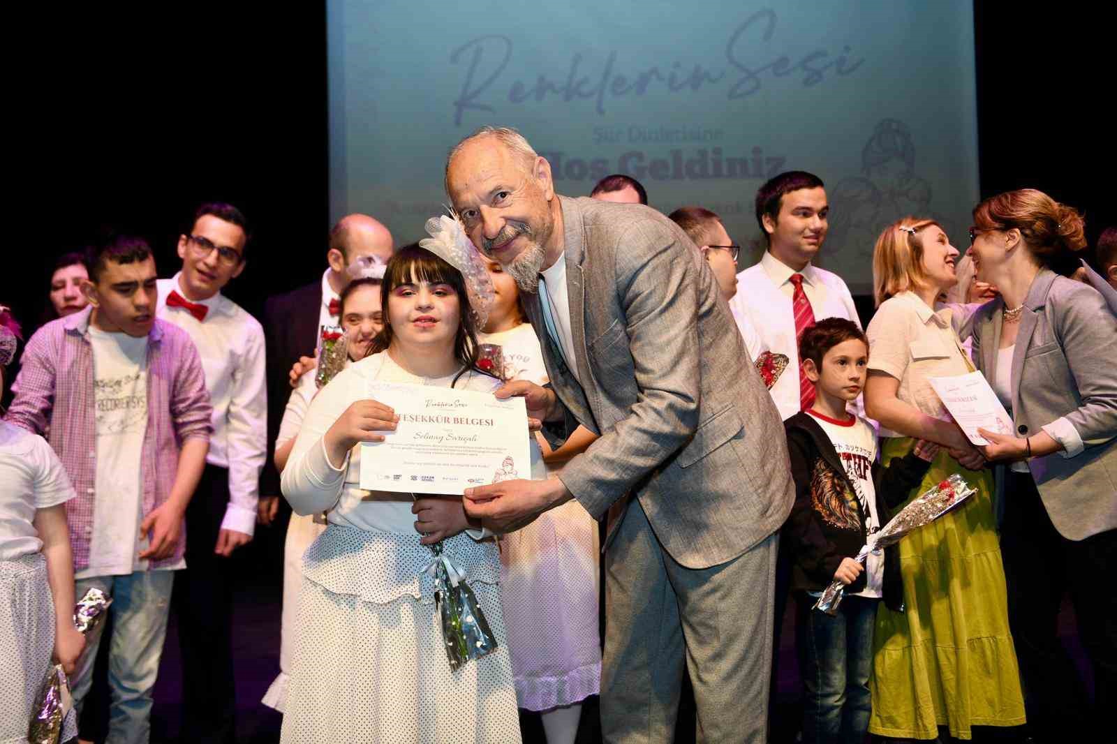 Altıeyl&uuml;l&rsquo;de "Renklerin Sesi" Şiir programında duygu dolu anlar
