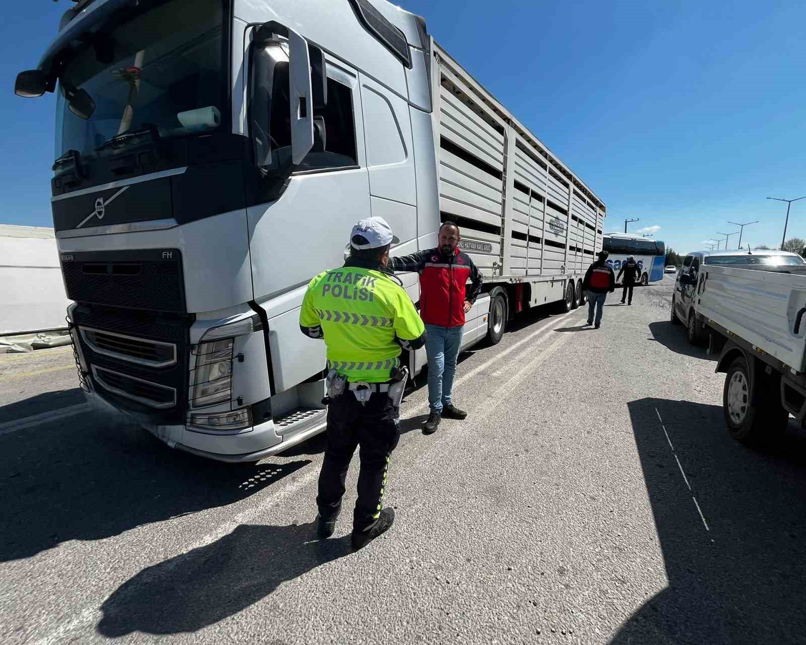 Uşak&rsquo;ta hayvan sağlığı ve halk sağlığı i&ccedil;in denetimler s&uuml;r&uuml;yor
