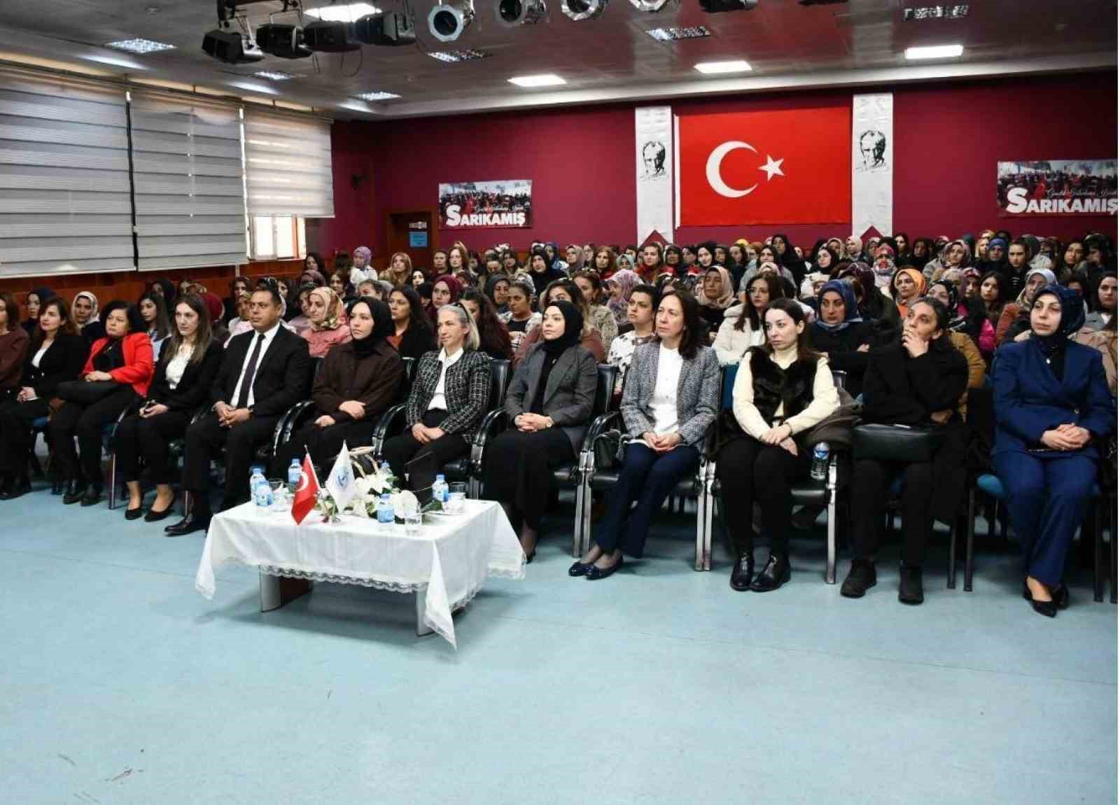 Kars’ta koruyucu aile hizmeti için farkındalık toplantısı düzenlendi