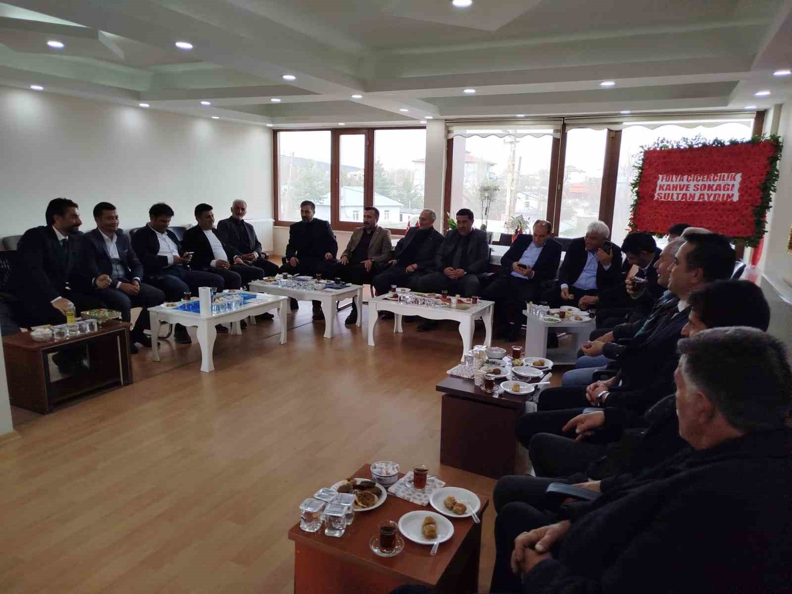 Kars&rsquo;ta hayvancılık i&ccedil;in g&uuml;&ccedil; birliği: KATSO&rsquo;dan Eren Alp&rsquo;e hayırlı olsun ziyareti
