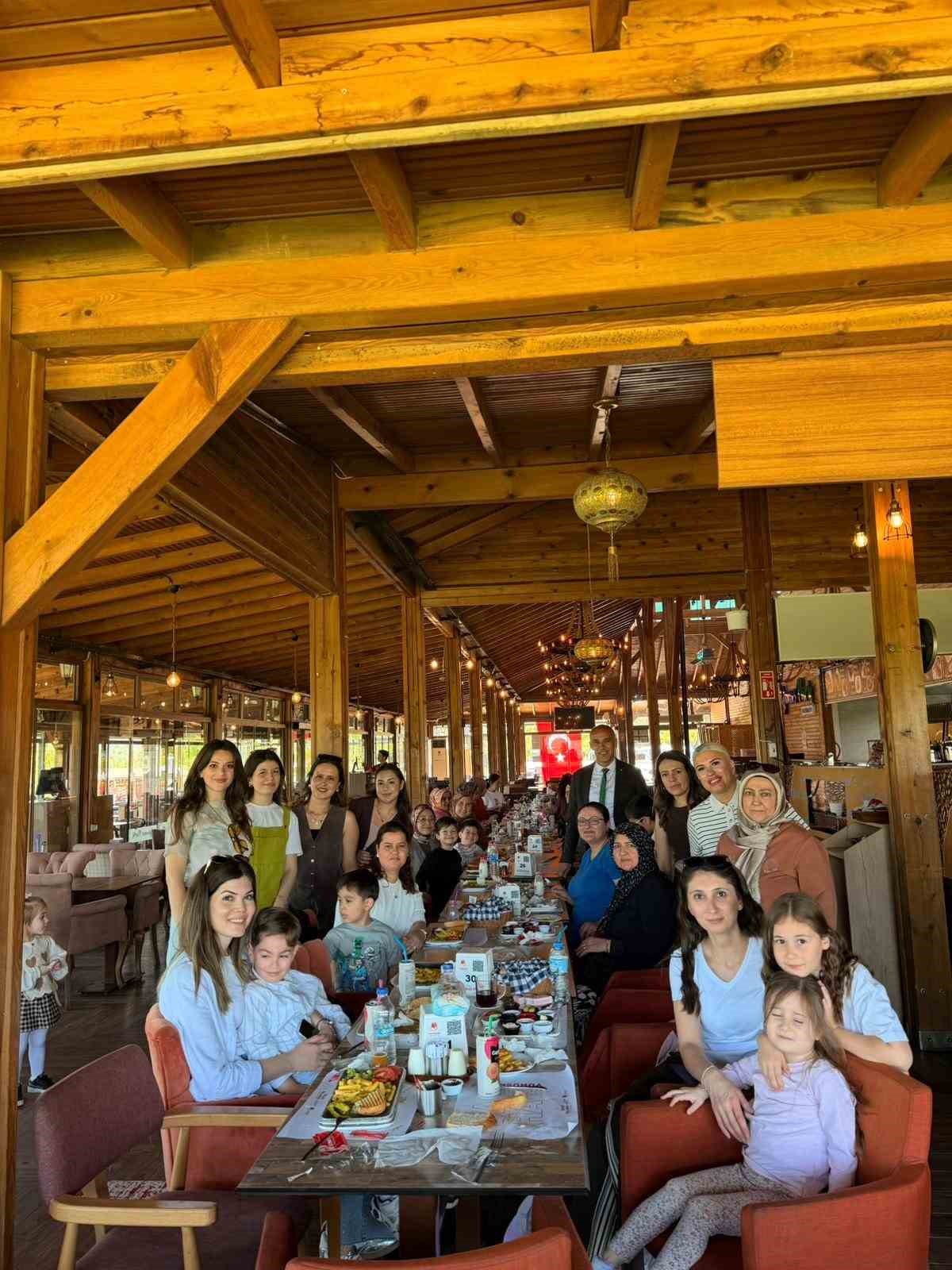Yunusemreli minikler Ortak&ouml;y&rsquo;de doğayla buluştu
