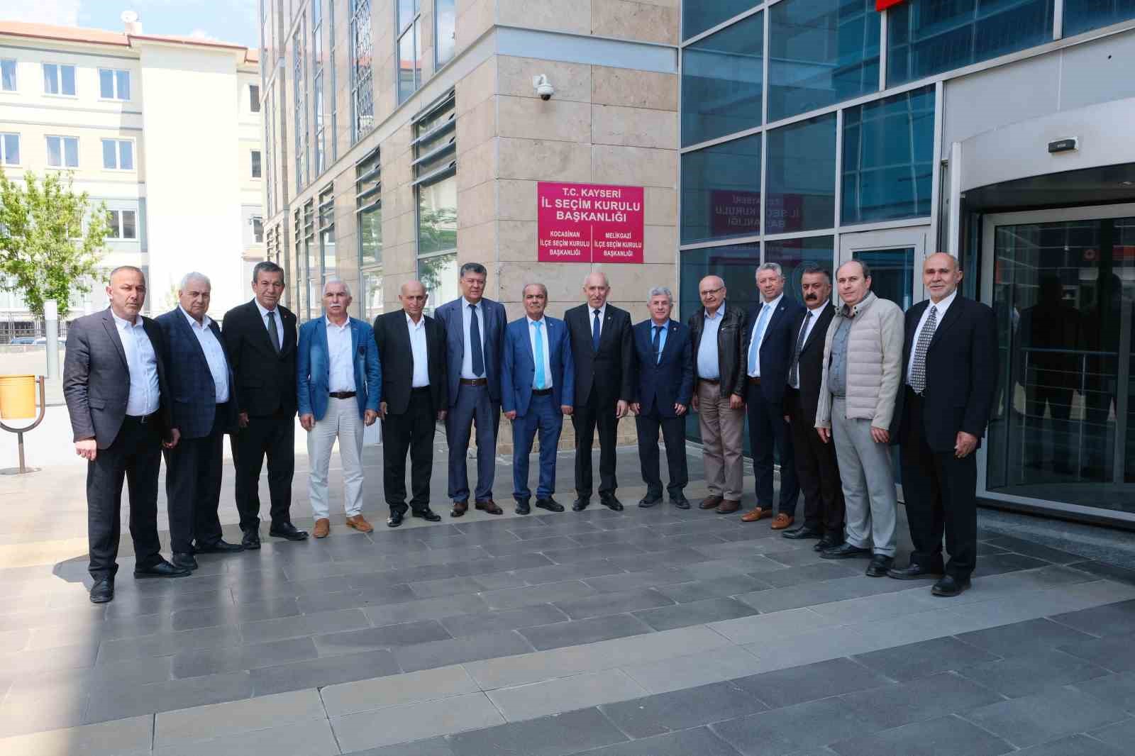 Mazbatayı alan Odakır: "Hizmetlerimizle konuşulmaya devam edeceğiz"
