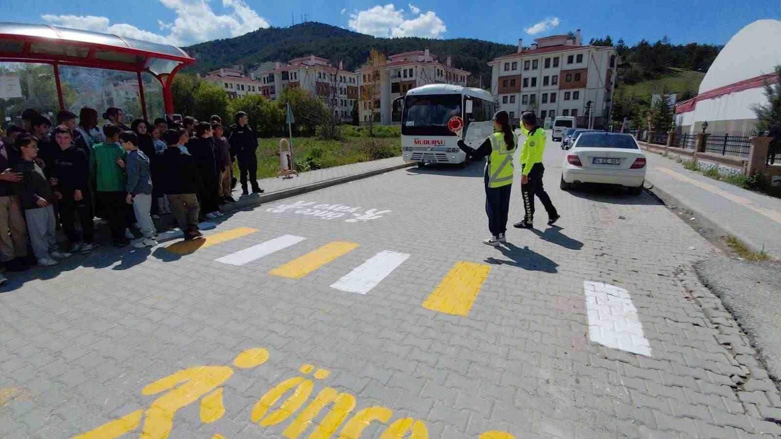 Bolu&rsquo;da miniklere yaya ge&ccedil;idi eğitimi verildi
