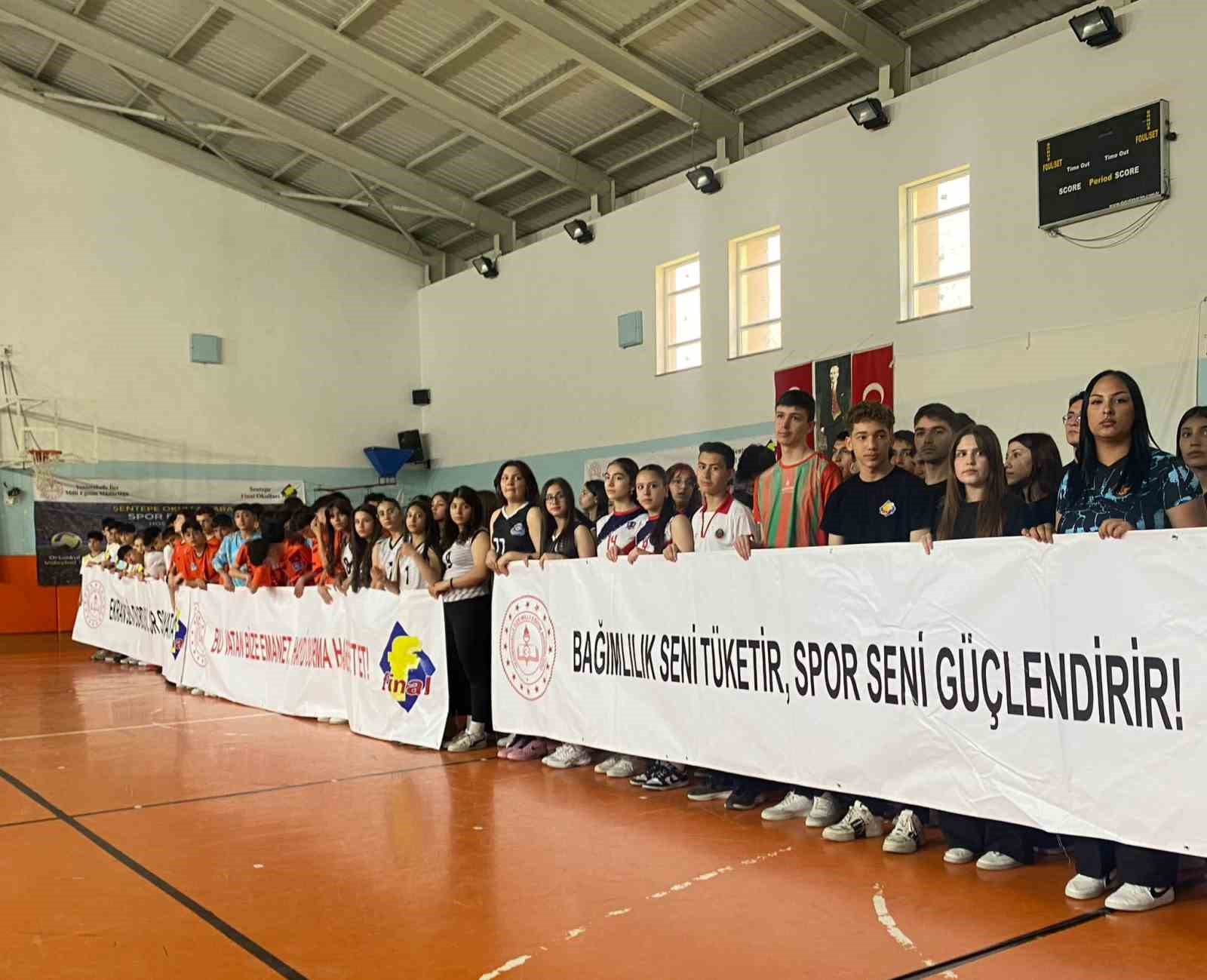 Okullar arası spor festivali coşkusu: &Ouml;d&uuml;ller sahiplerini buldu
