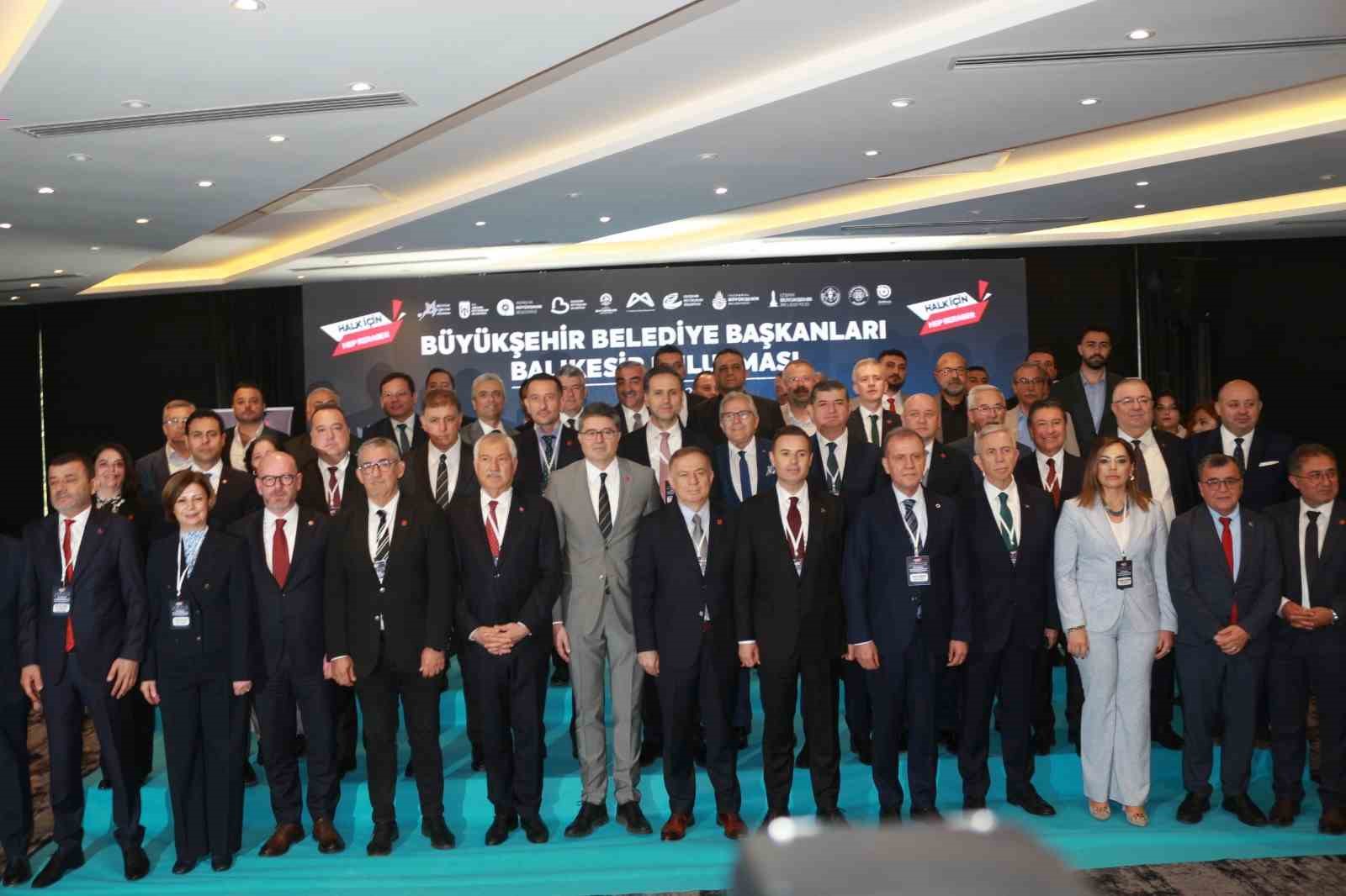CHP’li Büyükşehir Belediye Başkanları Balıkesir’de buluştu