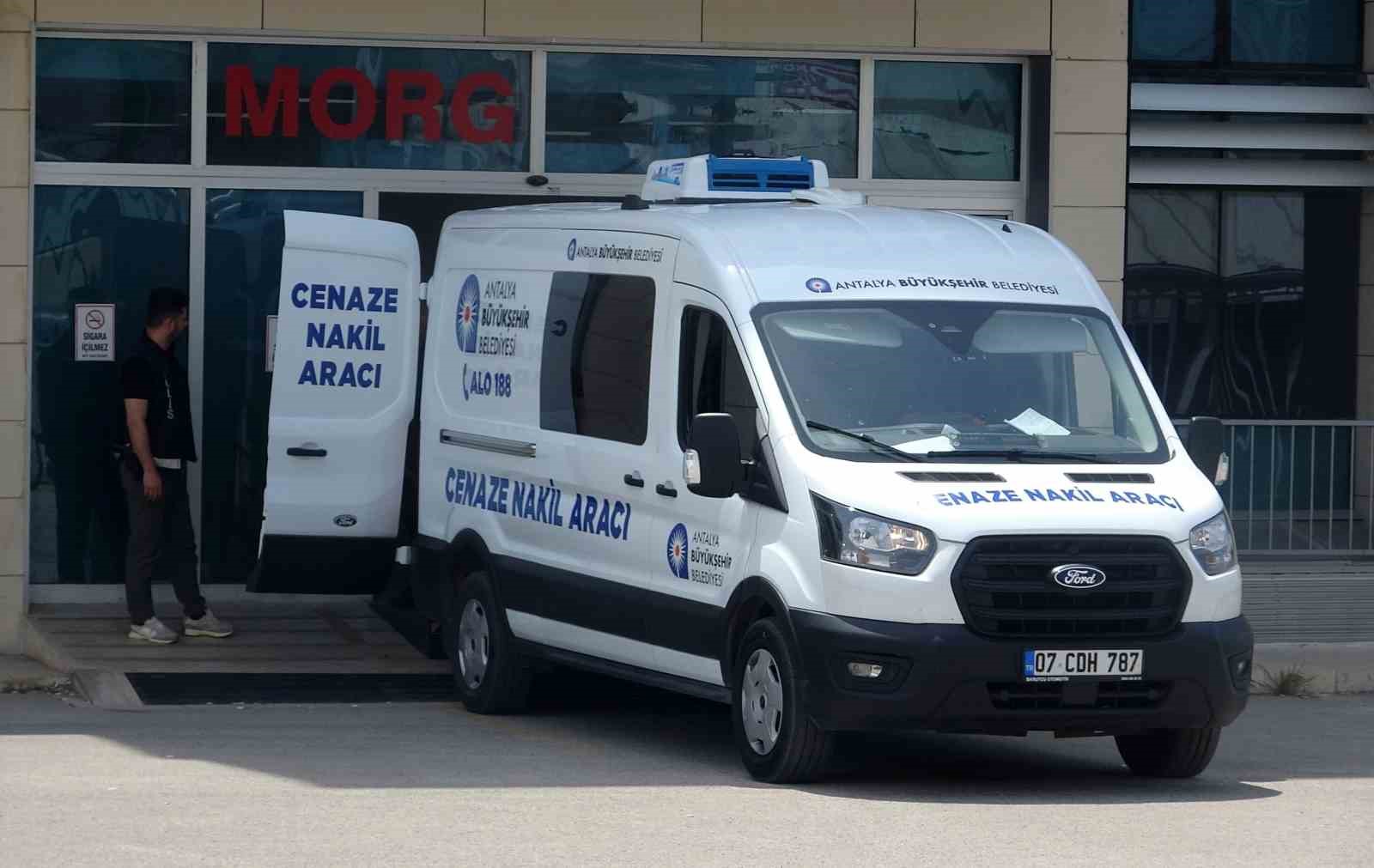 Evde &ouml;l&uuml; bulunan 16 yaşındaki &ccedil;ocuğun cenazesi teslim alındı
