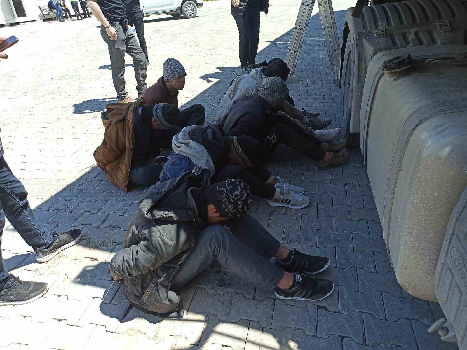 Erbaa’da konteyner yüklü tırda 7 kaçak göçmen yakalandı