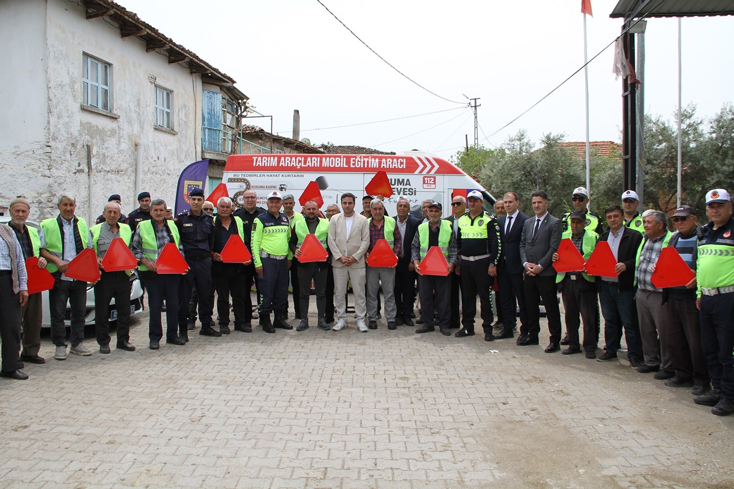 Kula&rsquo;da &ccedil;ift&ccedil;ilere trafik g&uuml;venliği eğitimi
